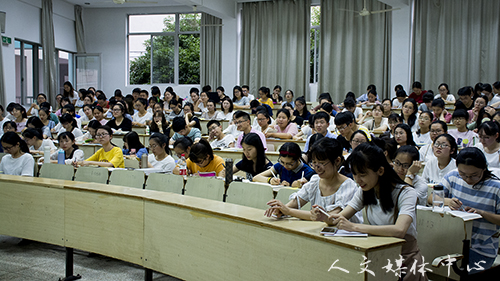 suncitygroup太阳集团举行教师考编经验交流会