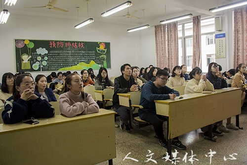 suncitygroup太阳集团组织学生观看 《2017年全国科学道德建设和学风建设宣讲教育报告会》
