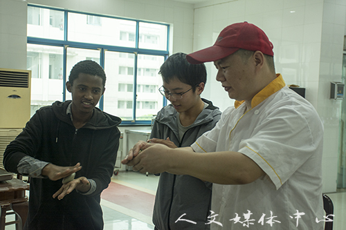 我校留学生开展清明文化系列活动