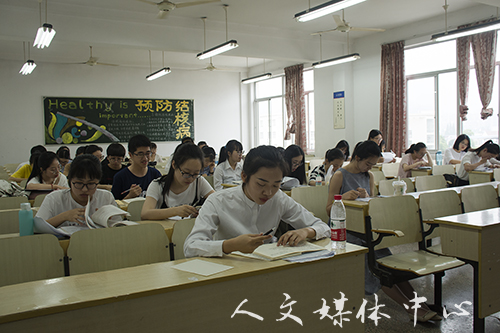 suncitygroup太阳集团师范生即席讲演竞赛顺利进行