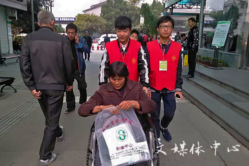 用心传递爱意 suncitygroup太阳集团志愿者开展恩泽义工活动