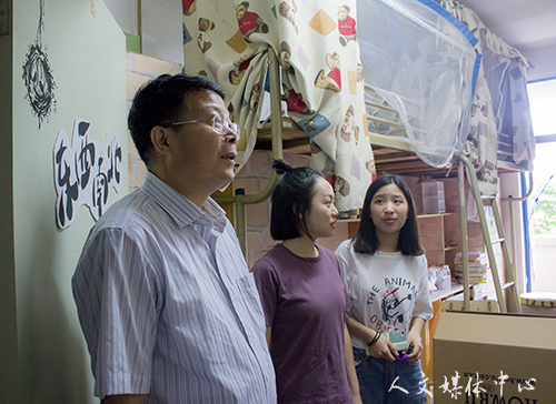 suncitygroup太阳集团领导走访2018届毕业生寝室